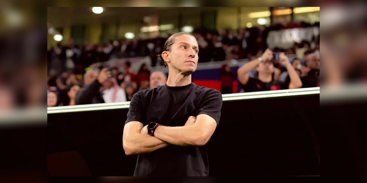 Flamengo anuncia renovação com técnico Filipe Luís