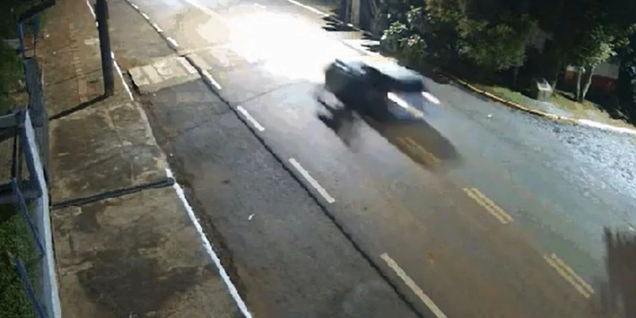 Motorista tenta fugir de abordagem e arrasta policial por 300 metros