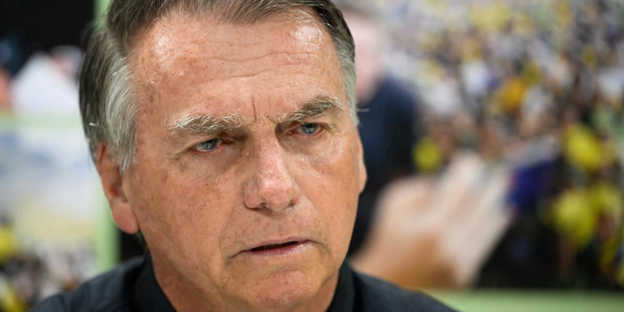 Bolsonaro é levado novamente ao centro cirúrgico para tratar quadro persistente de soluços