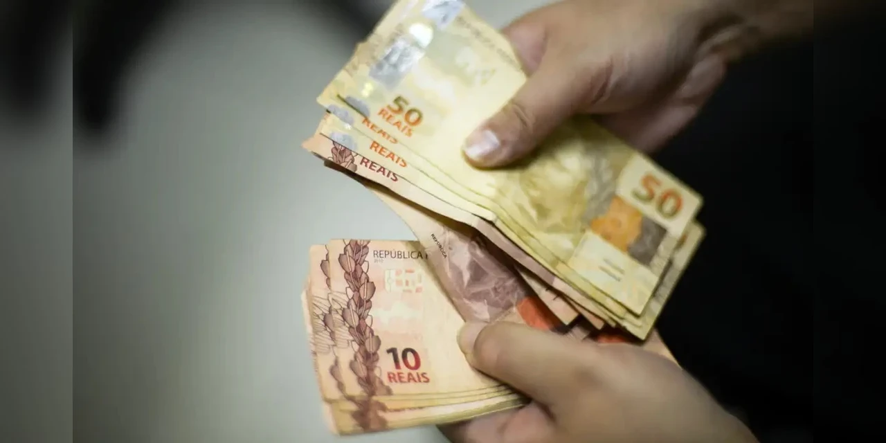 Mulher é presa por não pagar pensão alimentícia no Paraná