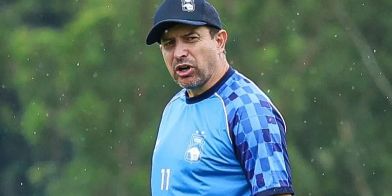 Paraná Clube aposta em Tcheco para comandar equipe em 2026