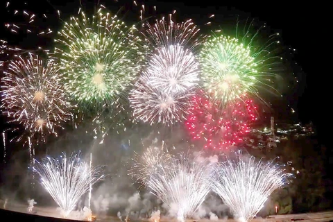 Litoral do PR registra 2 milhões de pessoas e maior queima de fogos da história