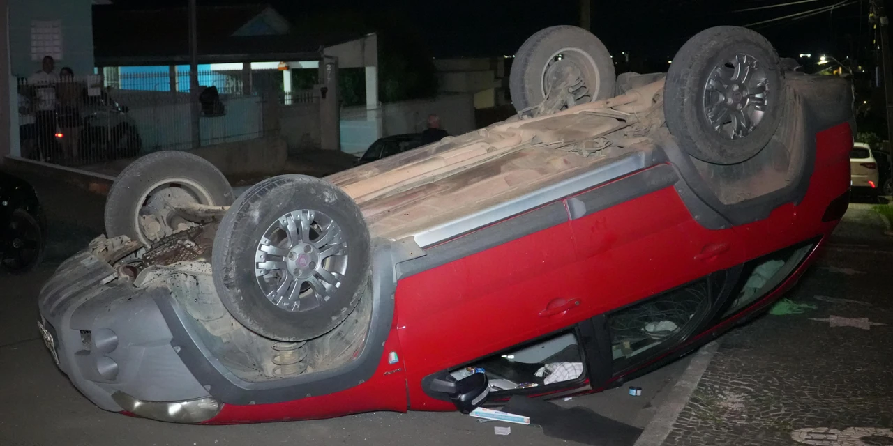 Autoridades apontam que veículo envolvido em capotamento na Vila Belém apresentava débitos