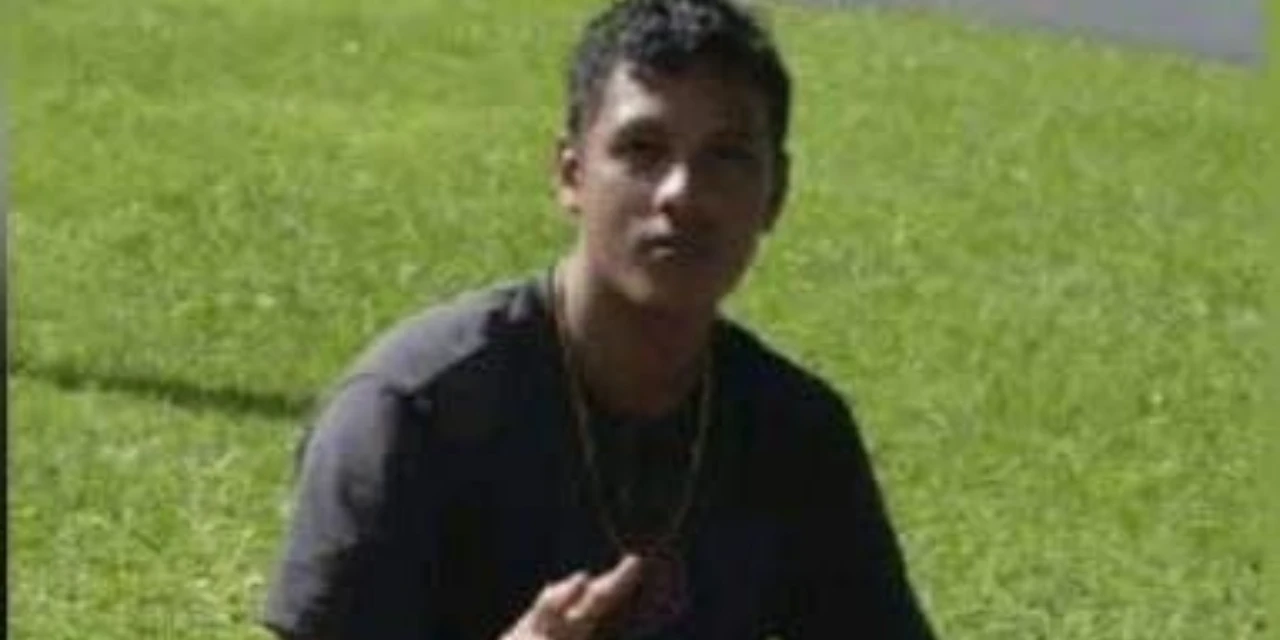 Jovem que faleceu afogado na 'Prainha' de Castro é sepultado nesta segunda