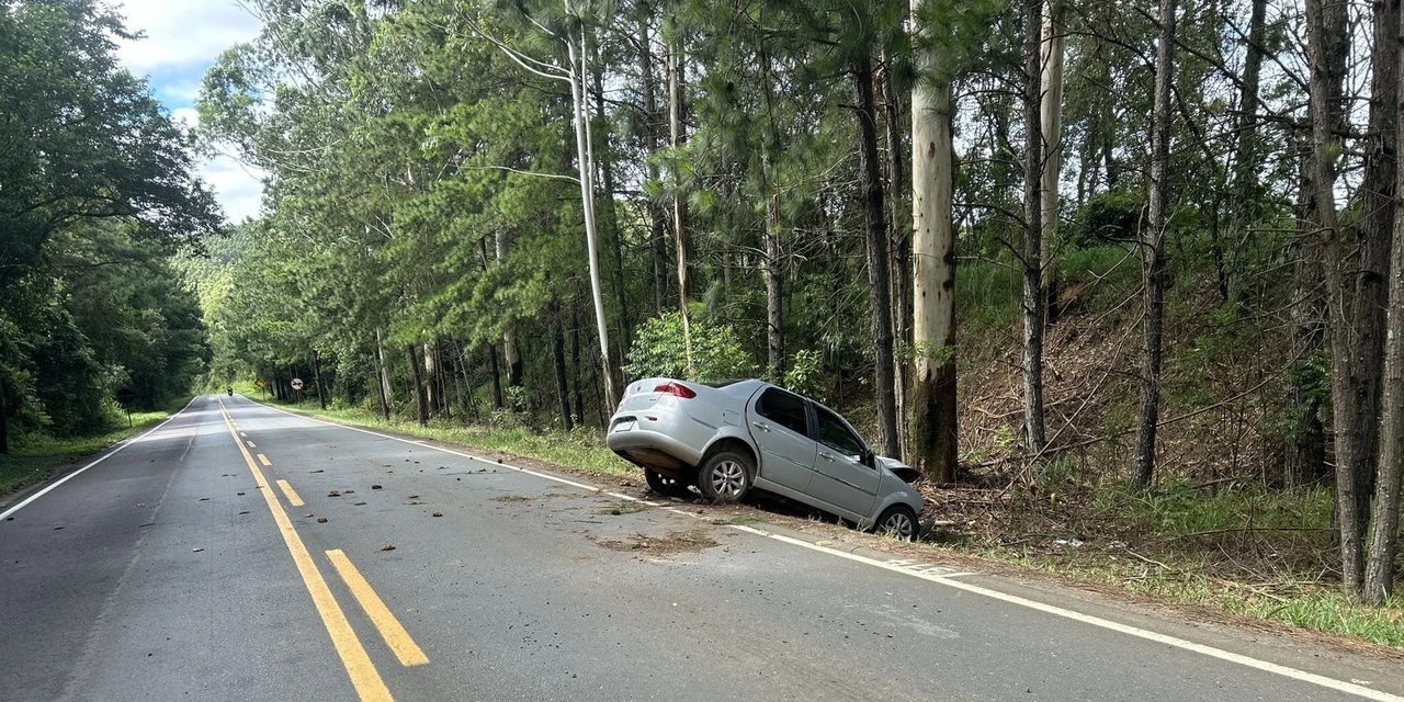 Acidente na PR-340 deixa quatro pessoas feridas