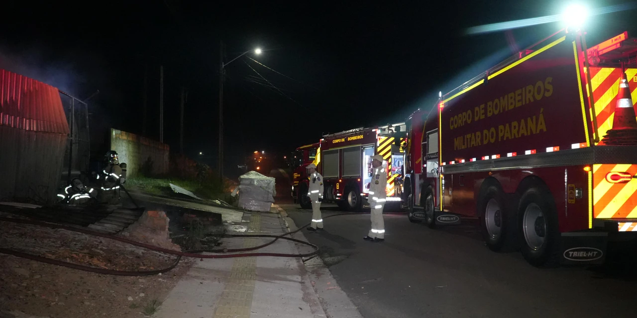 Fotos: Incêndio atinge borracharia no Los Angeles