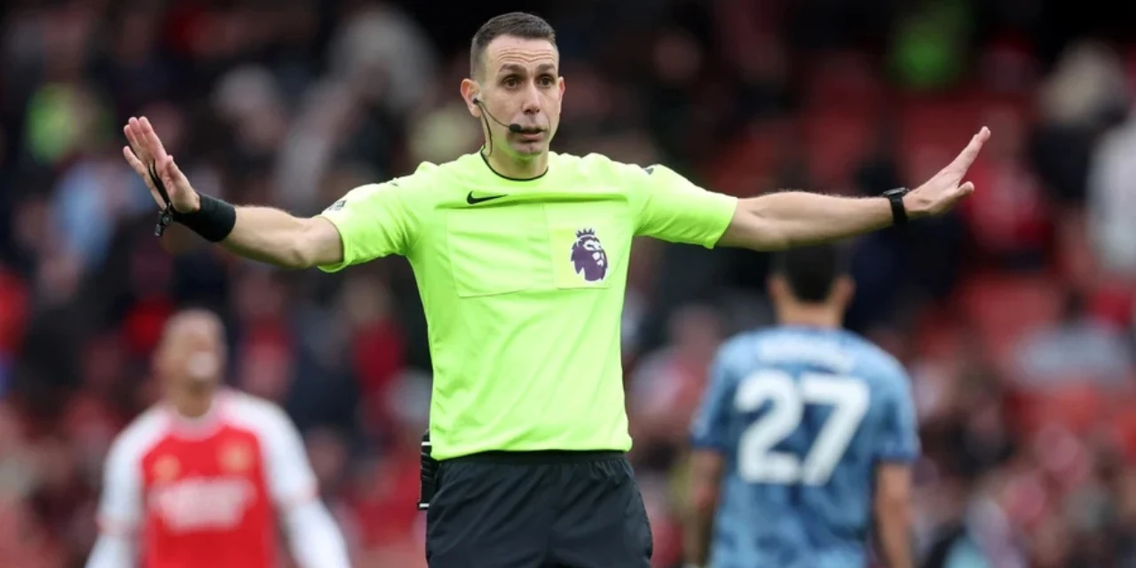 Ex-árbitro da Premier League recebe pena suspensa por crime envolvendo menor de idade