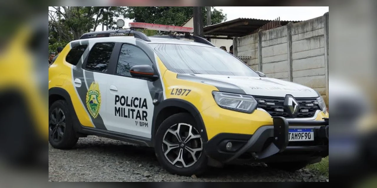 Homem em surto é contido e preso pela PM dentro de estabelecimento em Castro