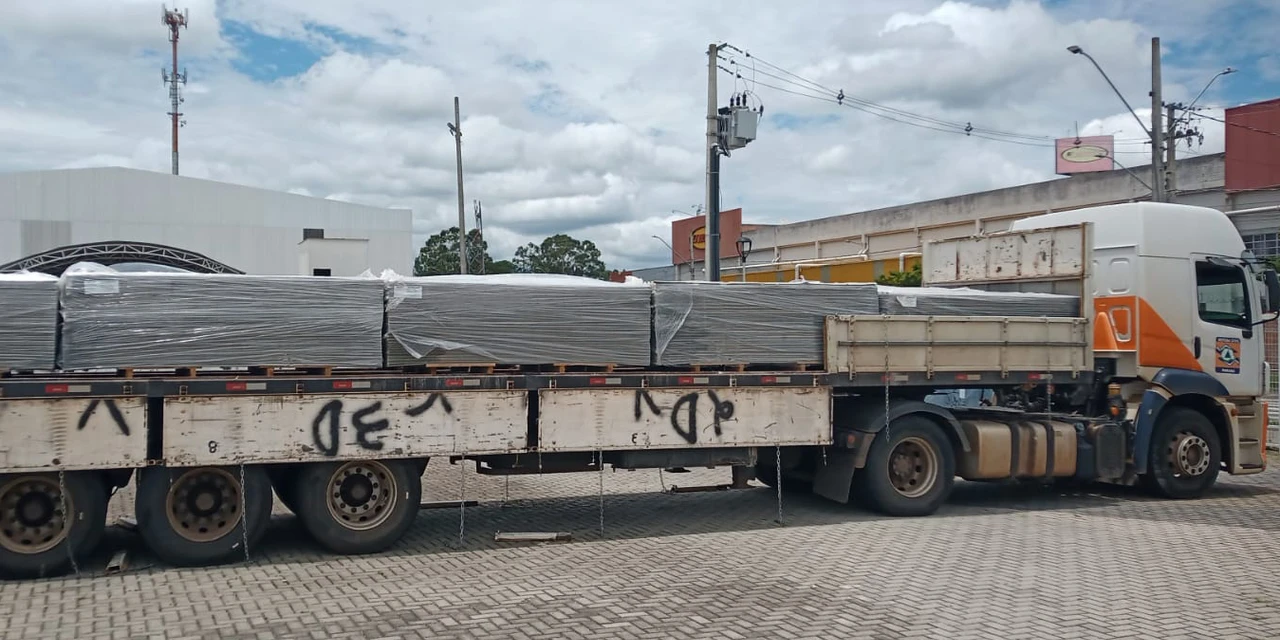 Defesa Civil Estadual envia 2,6 mil telhas para moradores de São José dos Pinhais