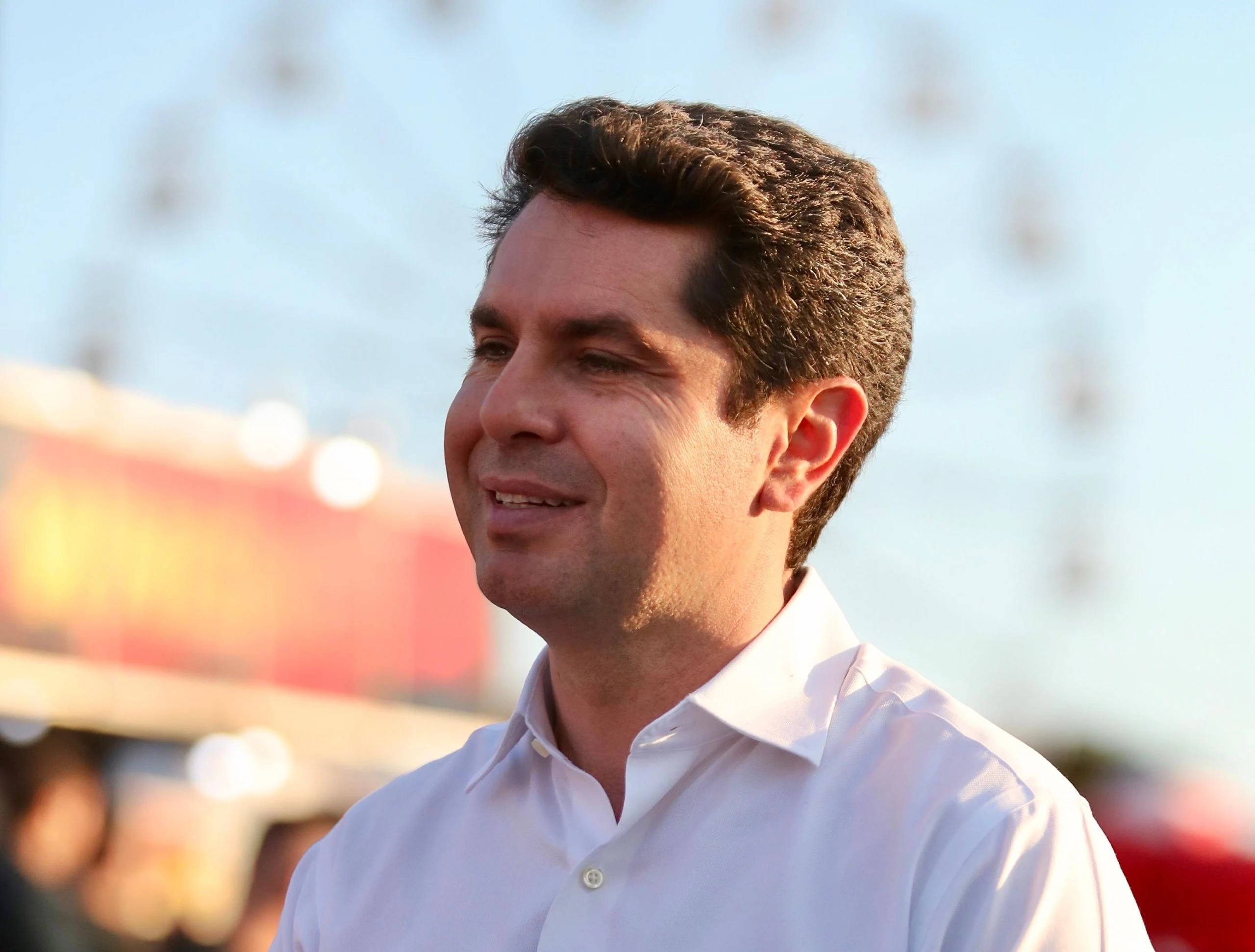 “As políticas públicas devem fortalecer o desenvolvimento local e passam por melhor infraestrutura, saúde de qualidade, boa educação, acesso à moradia e qualificação profissional” (FOTO: DIVULGAÇÃO)