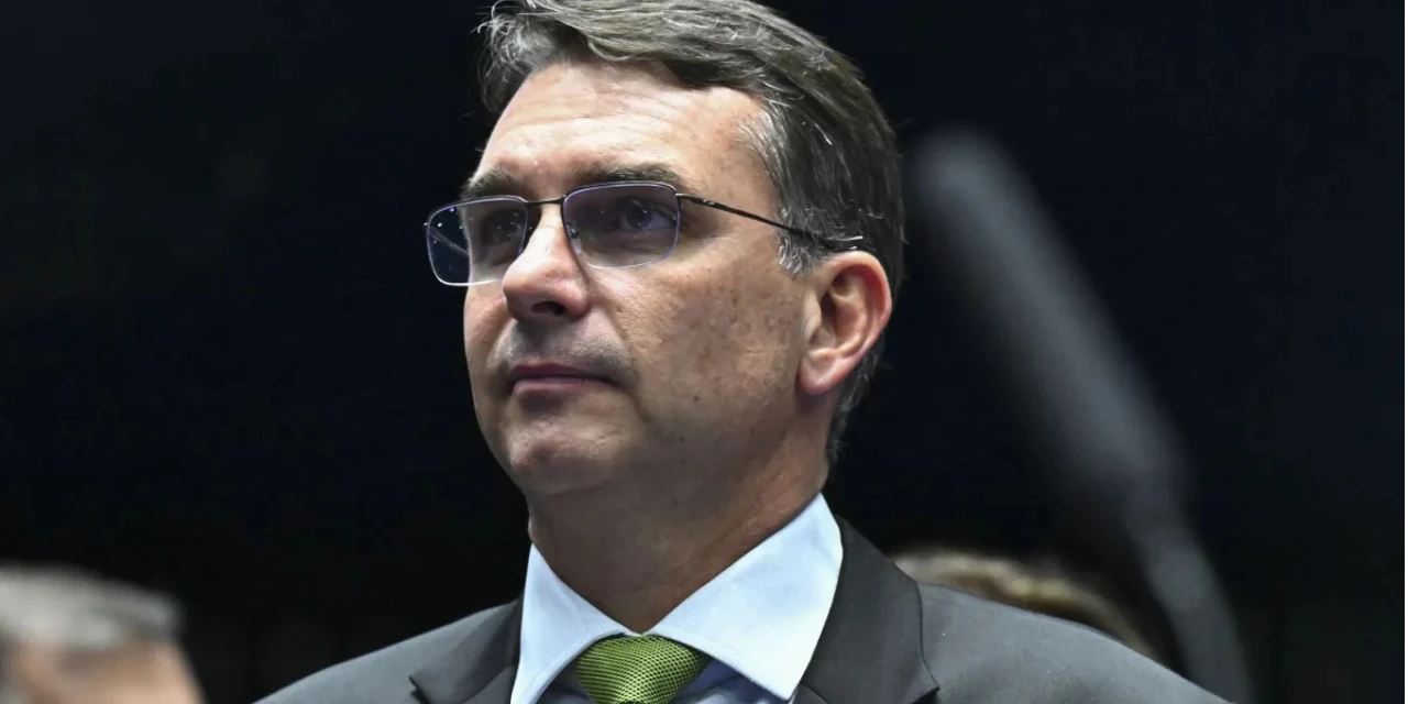 PF analisa pedido de Lewandowski para investigar Flávio Bolsonaro