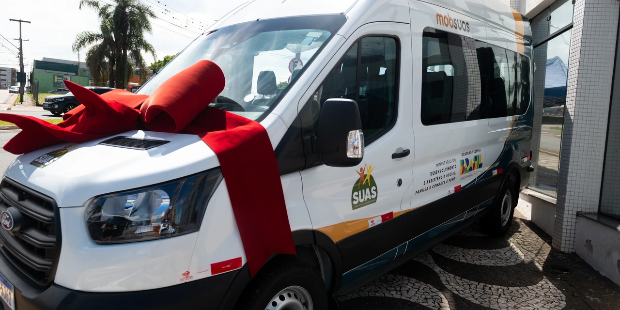 Prefeitura recebe nova van para utilização em ações sociais em Ponta Grossa