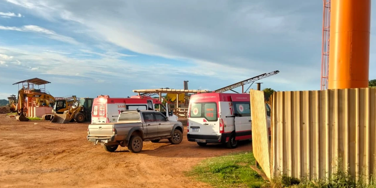 Capotamento na estrada do Kalinoski deixa três pessoas feridas em PG