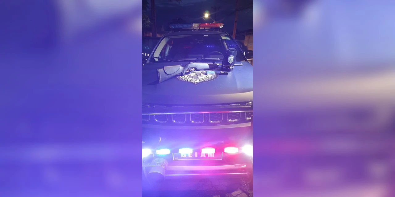 Veículo com excesso de passageiros é parado no Cará-Cará e espingarda modificada é encontrada