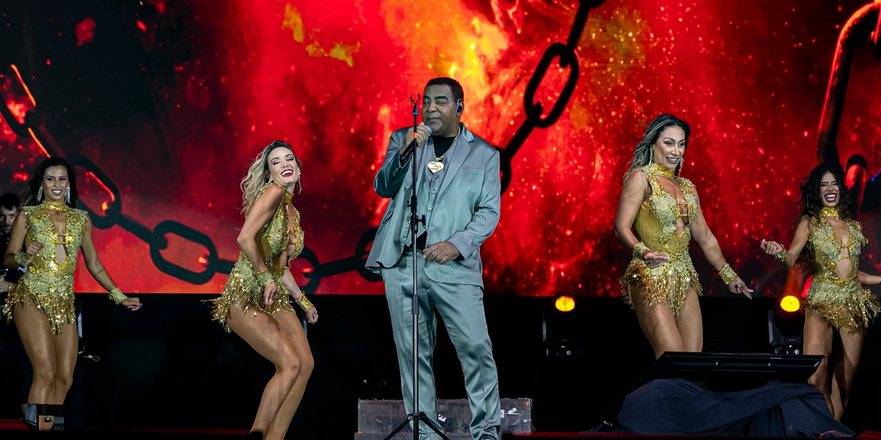 Raça Negra supera público de dois anos atrás e canta para coral de 118 mil pessoas em Matinhos