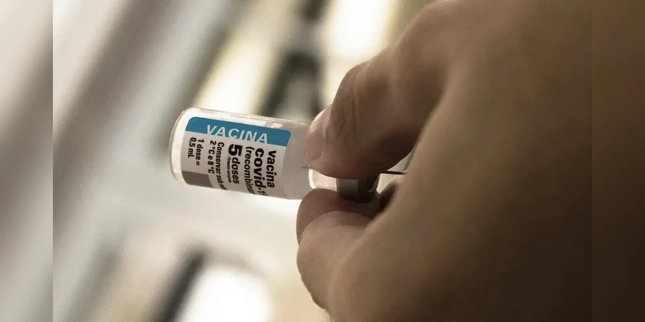 Após cinco anos de vacinação, covid recua, mas ainda preocupa