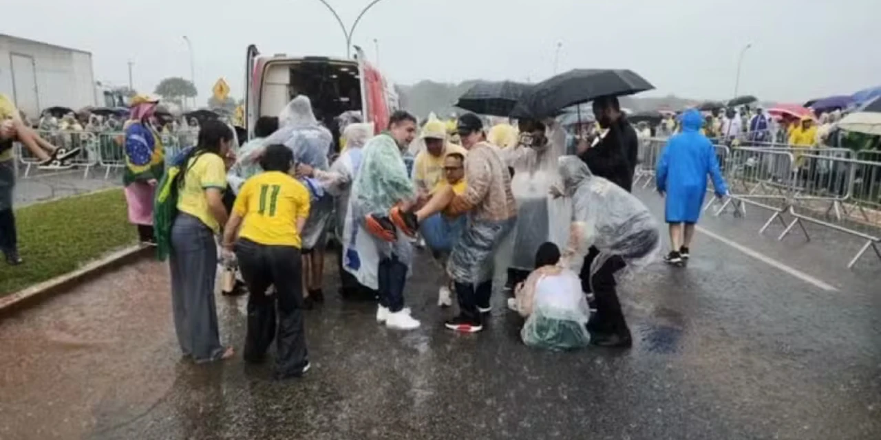 Manifestantes atingidos em protesto bolsonarista seguem internados em Brasília
