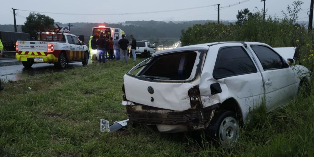 Engavetamento entre quatro veículos causa lentidão na BR-376; veja imagens