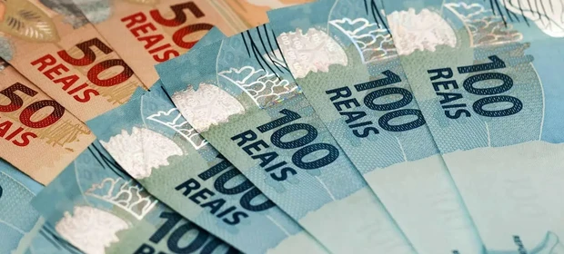 Salário mínimo de R$ 1.621 começa a ser pago nesta segunda