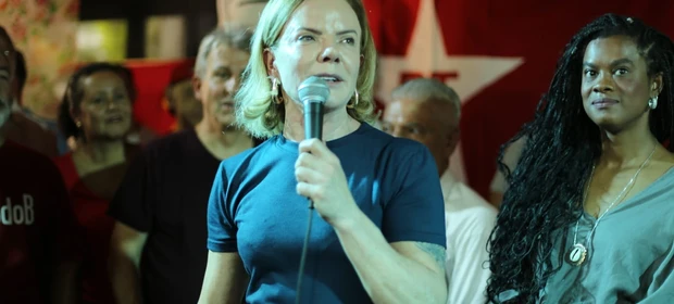 Gleisi conversa com prefeitos do litoral e participa de encontro cultural em Paranaguá