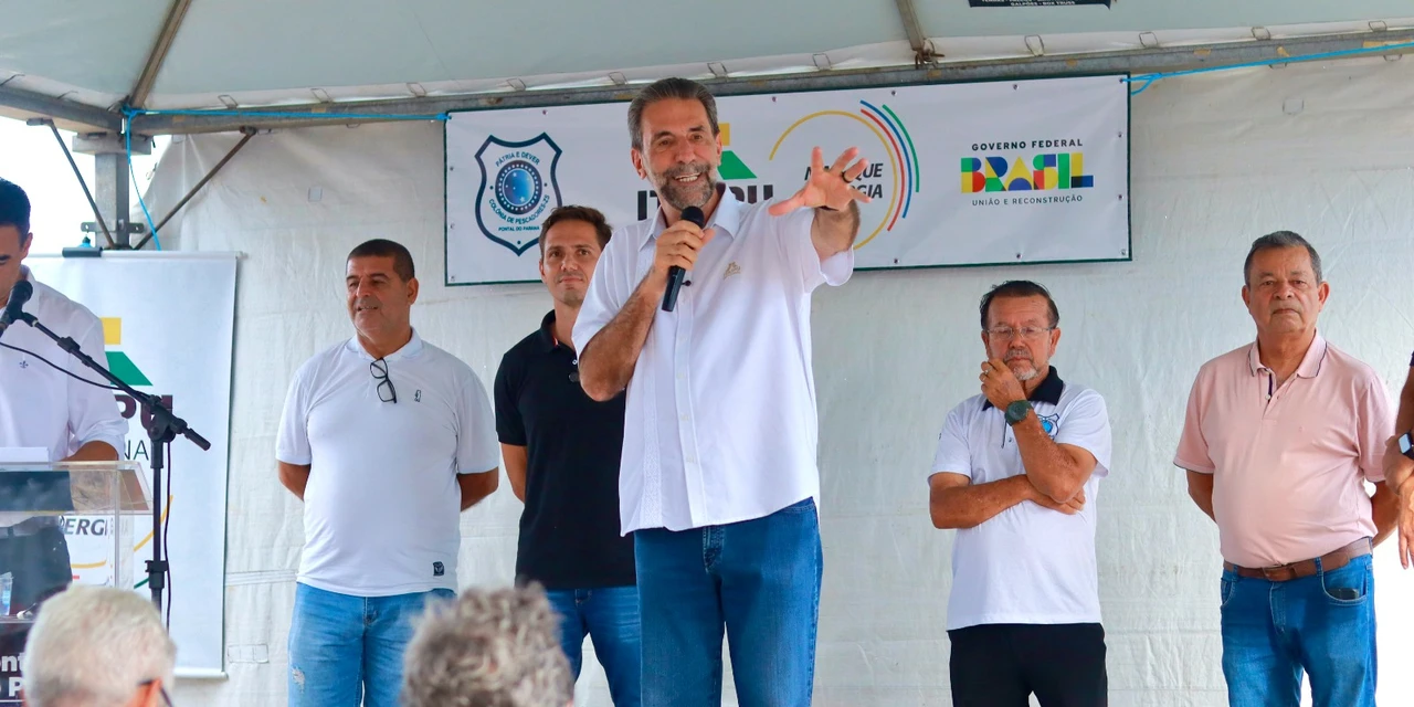 Itaipu entrega equipamentos para auxiliar trabalho de pescadores de Pontal do Paraná