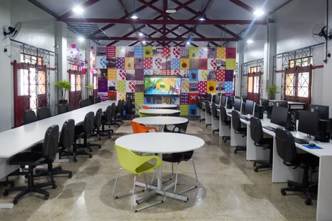 Estação Hub debate comportamento crítico na internet em Ponta Grossa