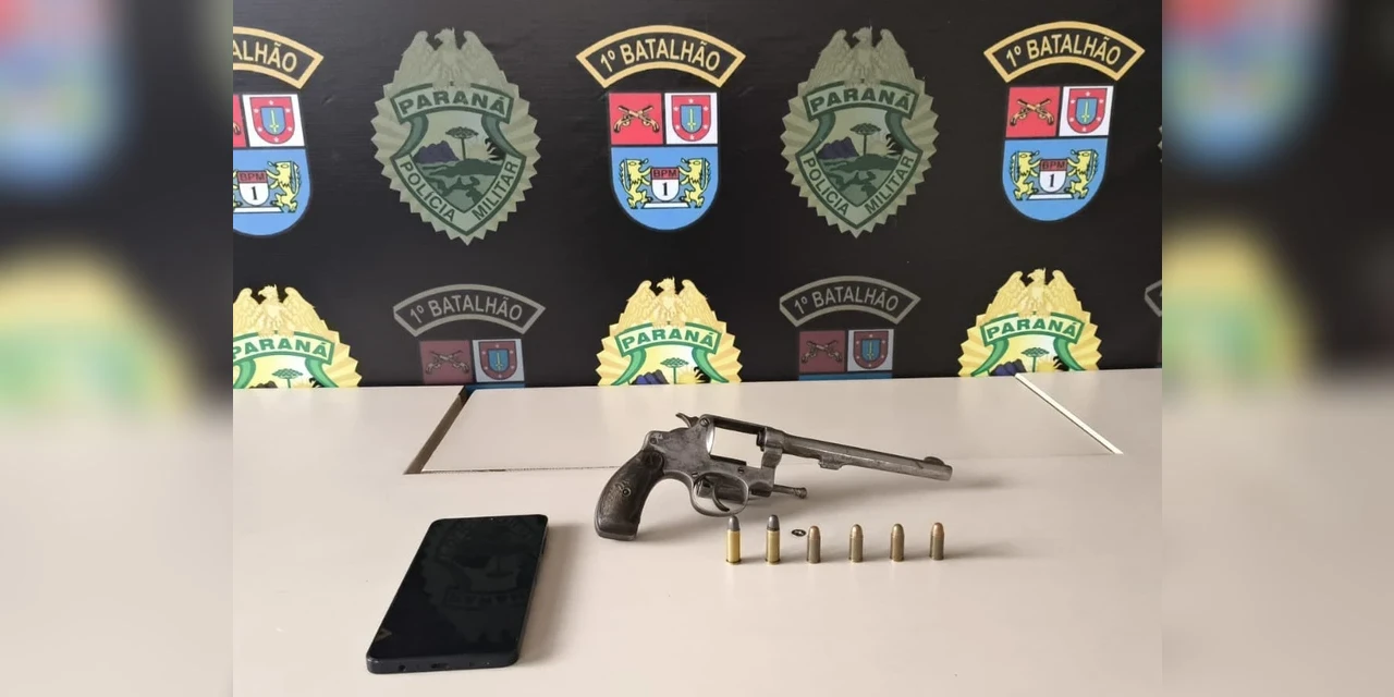 PM encontra arma ilegal em sofá e homem acaba preso em bairro de PG