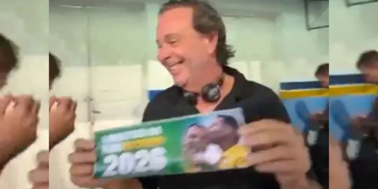 Ex-ministro distribui adesivos pró-Flávio Bolsonaro no Carnaval