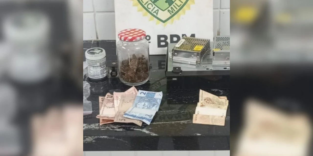 Suspeitos pedem para PM 'esperar um minuto' e são flagrados destruindo drogas no Paraná