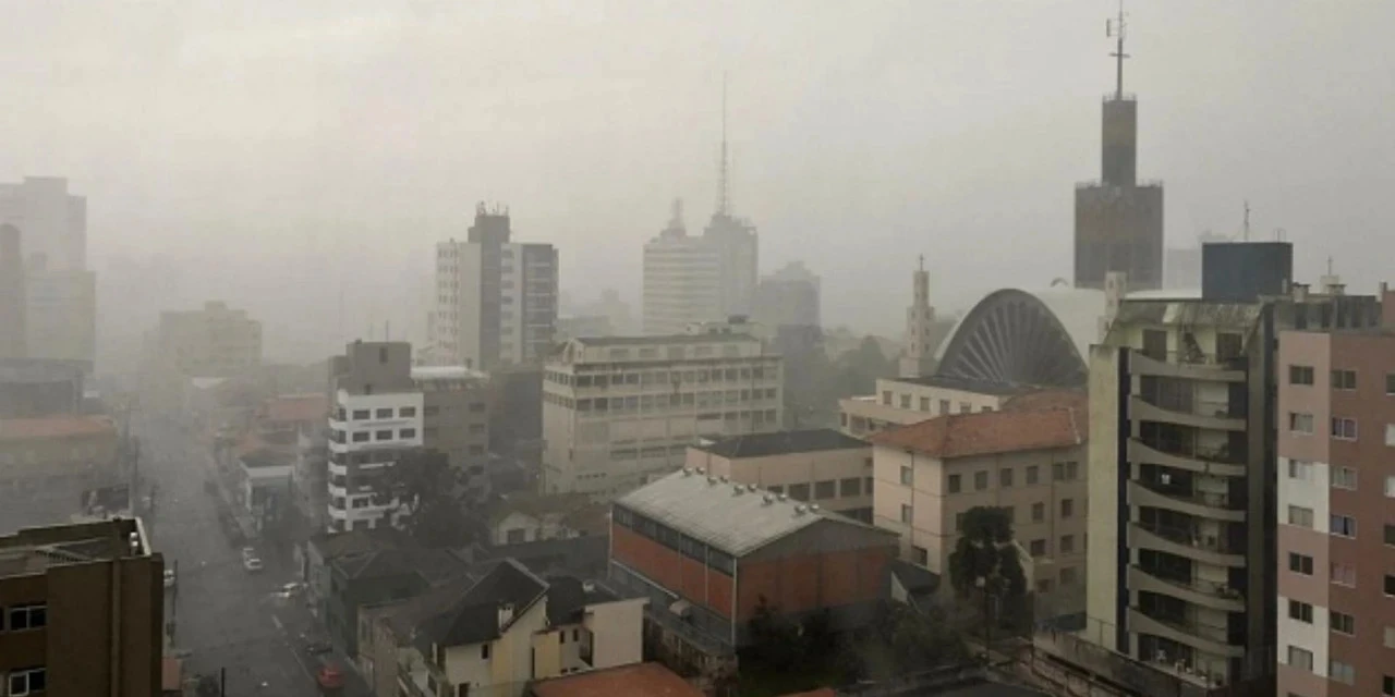 Ponta Grossa entra em alerta laranja para risco de tempestades
