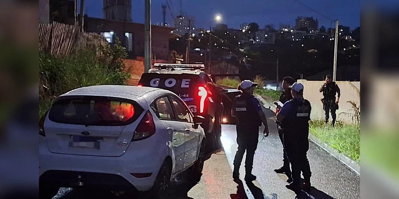 Fiesta com R$ 90 mil em débitos é apreendido em PG