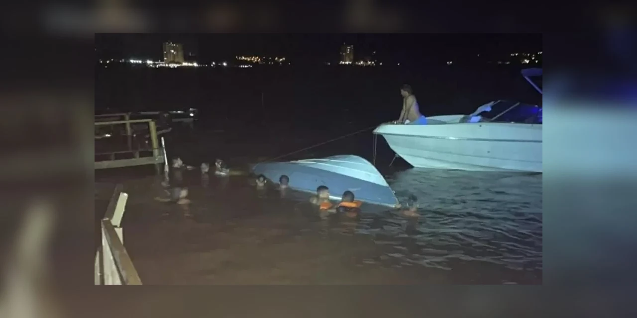 Lancha colide com píer e deixa seis mortos na divisa entre MG e SP