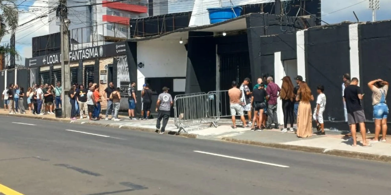 Torcedores fazem fila em frente ao Germano Krüger para garantir lugar na final do Paranaense; veja fotos
