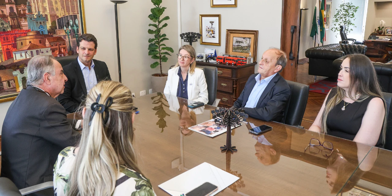 “Investir em qualificação é investir na vida”, diz Eduardo Pimentel ao firmar cooperação na Saúde