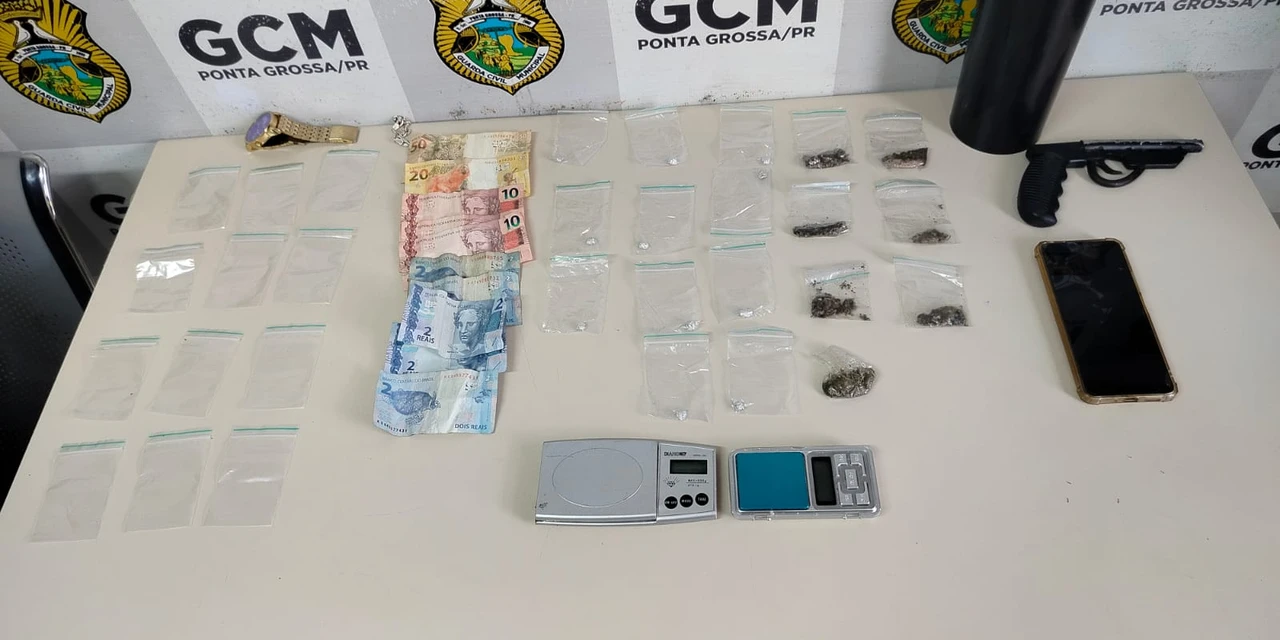 Fuga frustrada: indivíduo cai e é preso com crack e simulacro de arma no Contorno