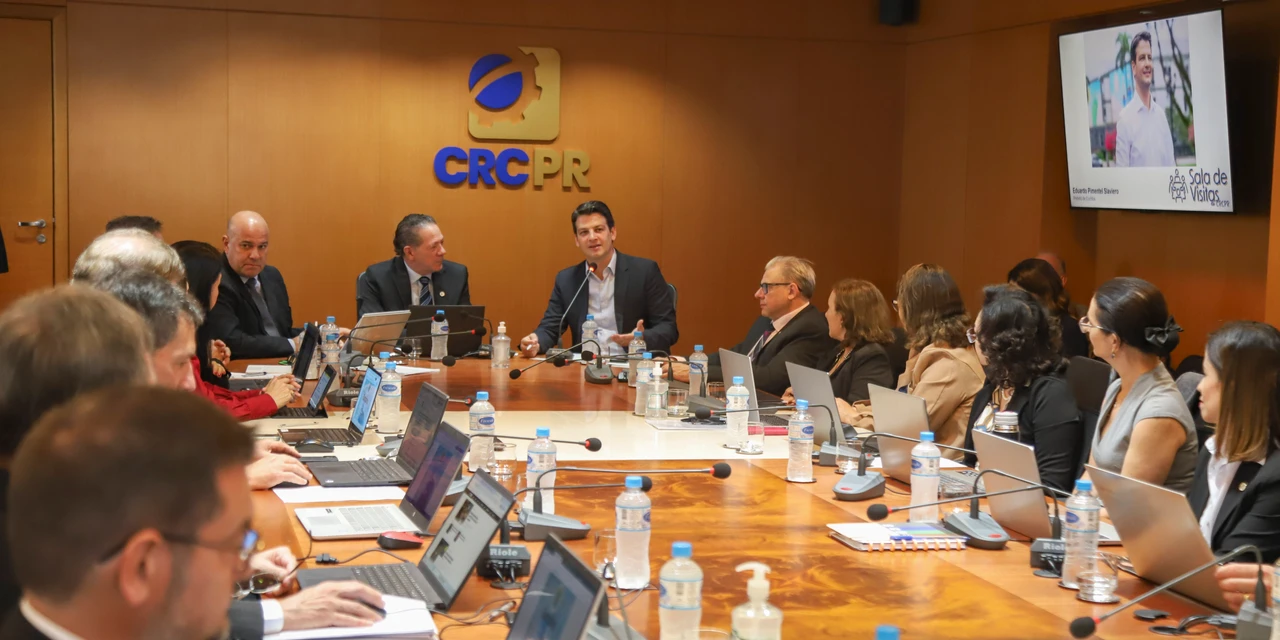 Em reunião, Pimentel enfatiza a importância da contabilidade para transparência pública