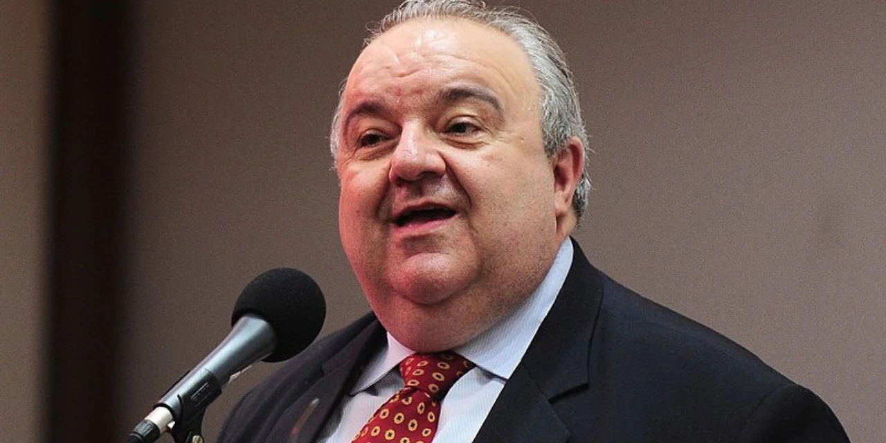 Greca sobe o tom e diz que Ratinho Jr. “se autodenominou árbitro do futuro político”