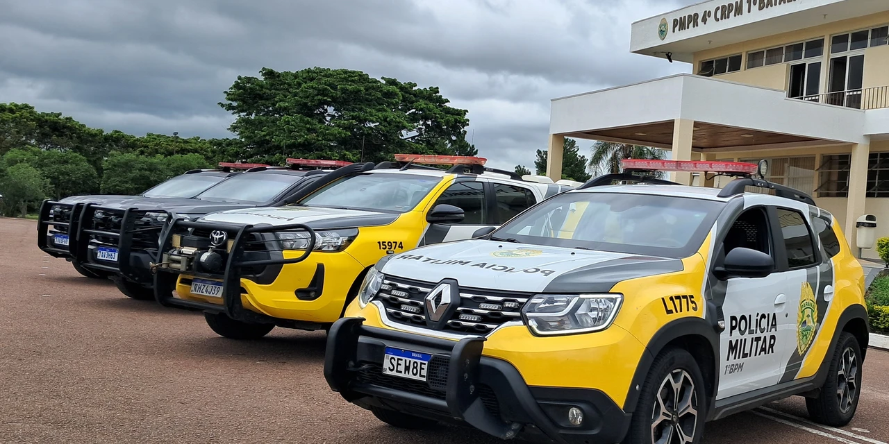 Saveiro é levada de oficina mecânica no bairro Uvaranas