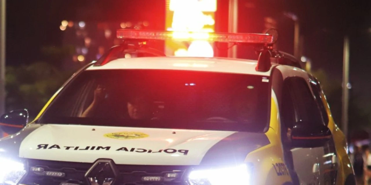 Homem embriagado ameaça vizinhos, agride policiais e é preso em Irati