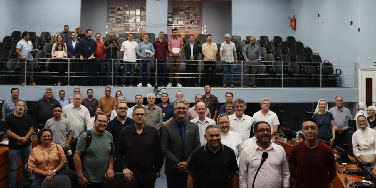 Câmara reúne lideranças religiosas para debater benefícios tarifários a templos em Ponta Grossa