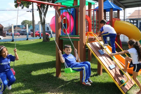 Castro destina R$ 517 mil para instalação de playgrounds em escolas municipais e CMEIs