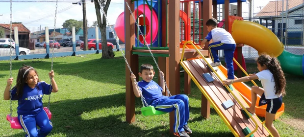 Castro destina R$ 517 mil para instalação de playgrounds em escolas municipais e CMEIs