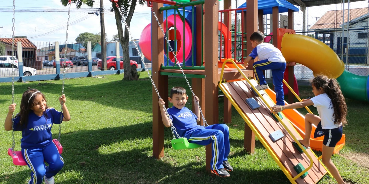 Castro destina R$ 517 mil para instalação de playgrounds em escolas municipais e CMEIs