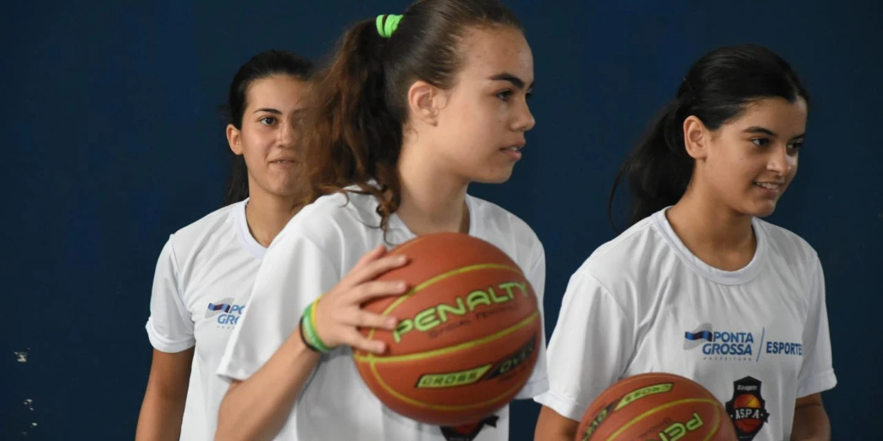 Esporte de base ganha reforço com novas turmas gratuitas de basquete em Ponta Grossa