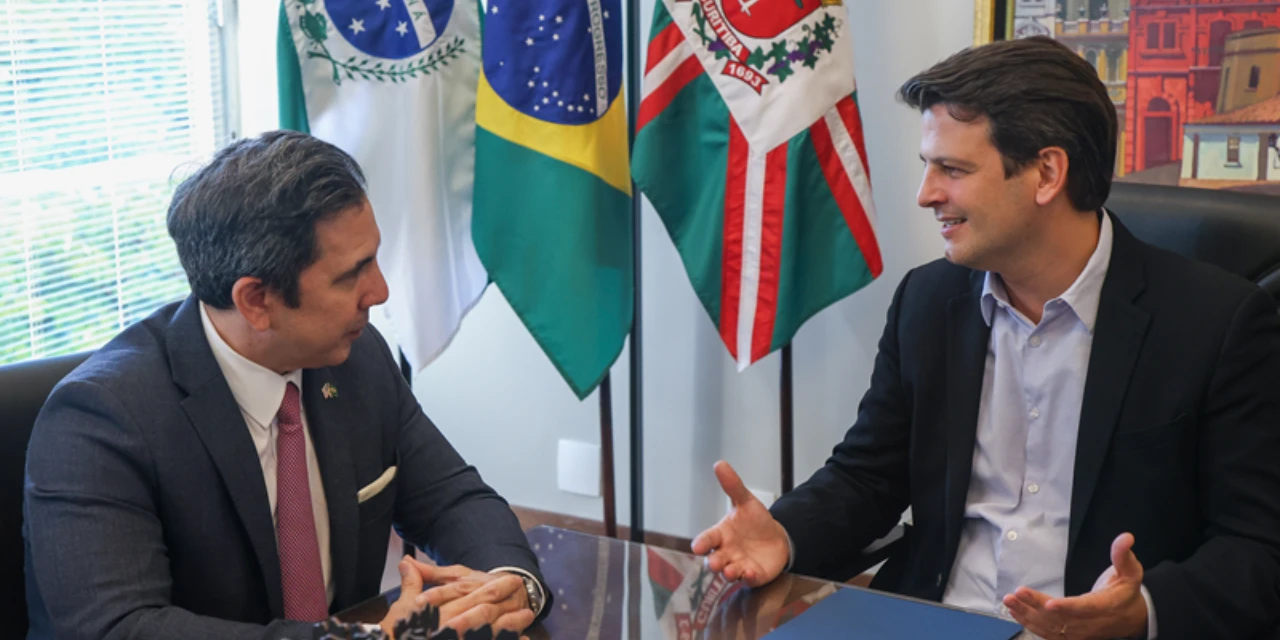 “Queremos fortalecer nossa cidade”, afirma Eduardo Pimentel em encontro com cônsul dos EUA