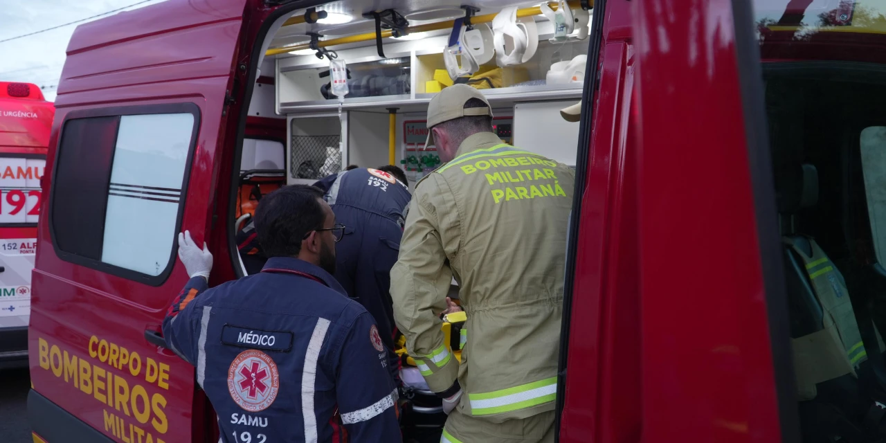 Motorista perde controle em descida e carro tomba em Uvaranas