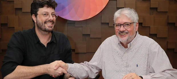 Danilo Gentili renova contrato com o SBT e faz 'pegadinha' nas redes sociais