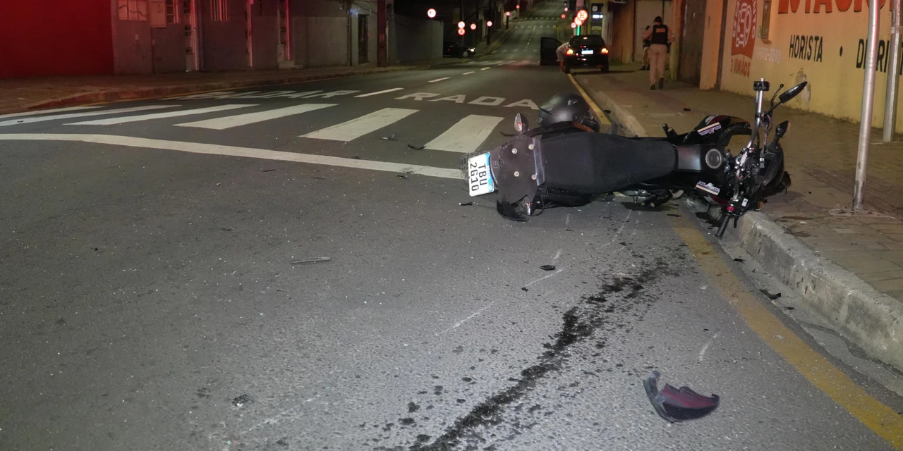 Fotos: Motociclista fica gravemente ferido em acidente no Centro de PG